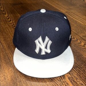 New York Yankees White Brim New Era 59Fifty fitted hat 7 3/8